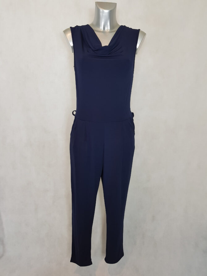Combinaison unie femme élégante sans manches marine col bénitier.
