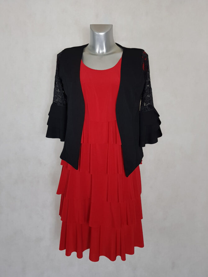 robe de soirée pour femme grande taille rouge à volants parfait pour tenu mariage femme grande taille porté avec une veste blazer.vetements femme grande taille moderne