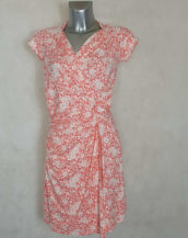 Robe femme fluide drapée motif liberty corail manches courtes, col V cache cœur