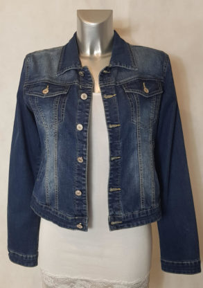 Veste en jeans femme bleu cintrée et courte jeans brut légèrement délavé