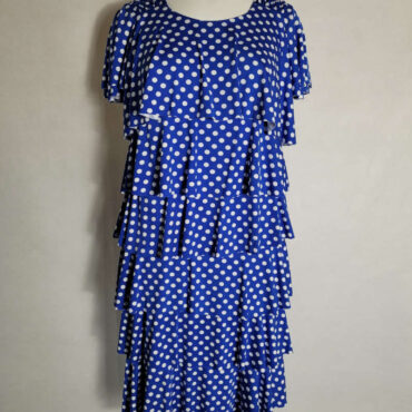 Robes a pois blancs et bleu roi intemporelle Cette robe à volants est idéale pour cacher le ventre, disponible jusqu'a la taille 50
