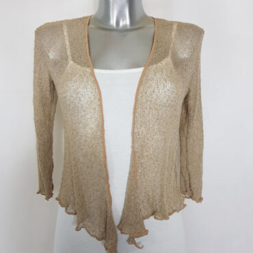 Bolero vetement femme veste bolero veste femme beige tricot originale et pratiques. Ses manches longues  pratique et à la mode