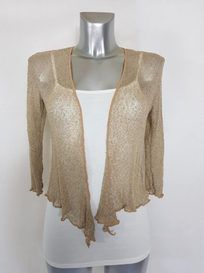 Bolero vetement femme veste bolero veste femme beige tricot originale et pratiques. Ses manches longues  pratique et à la mode