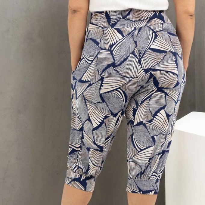 sarouel court pour femme ronde avec imprimé et taille elastique