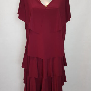 robe femme de ceremonie 60 ans avec froufrou en bordeaux et manches courtes
