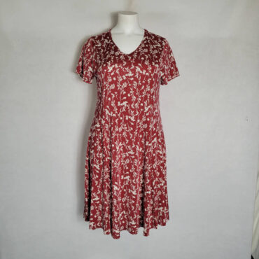 robe patineuse femme grande taille tissu leger et fluide avec motif floral et manches courtes