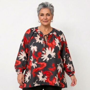 femme plus de 60 ans portant tunique femme longue chic​