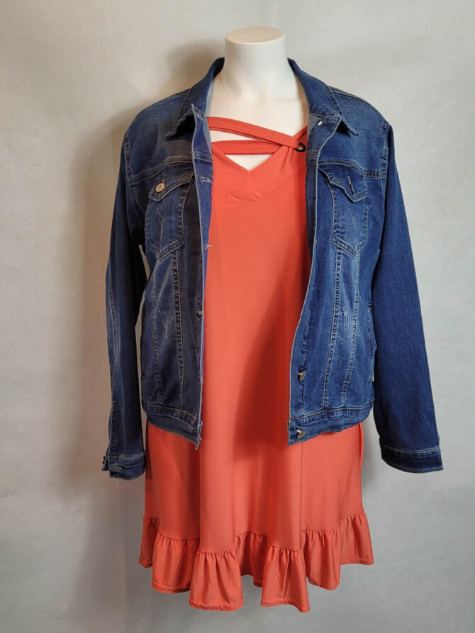 Tenue blouson jean grande taille pour femme et tunique coloré : vetements grandes tailles femmes modernes