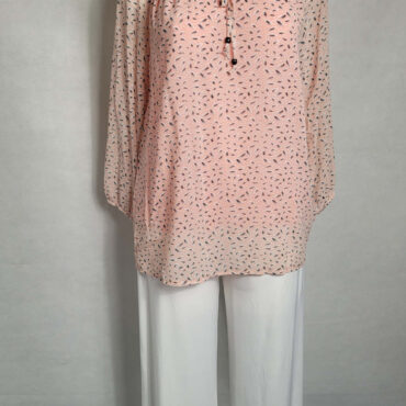 pantalon large​ blanc et tunique habillée