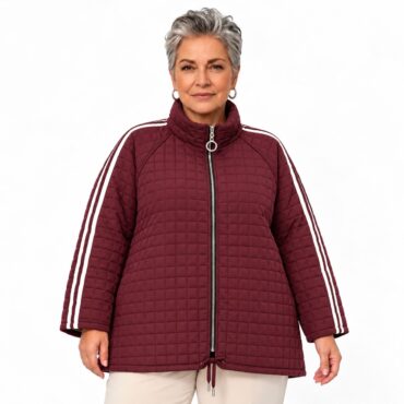 Manteaux colorés originaux​ porté par femme senior