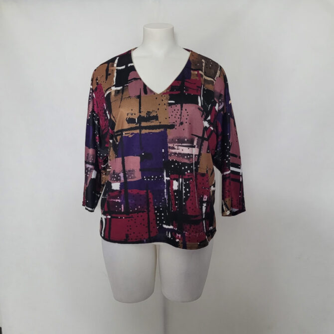 pull femme motif col V et manche 3/4