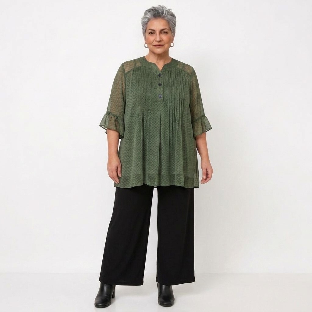 femme 50 ans portant ensemble pantalon habille pour femme