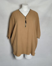 Tunique chic camel femme ronde élégante col V