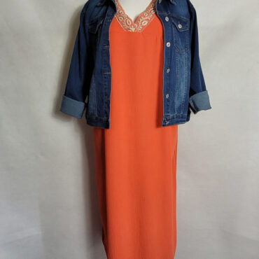 Robe longue amincissante pour femme ronde;Robe longue chic colorée femme ronde col V avec veste jean .vetements senior femme. vetements femme grande taille moderne