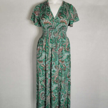 robe longue manche courte fluide à motif cachemire sur fond vert avec col V et smock à la taille pour gommer le petit ventre