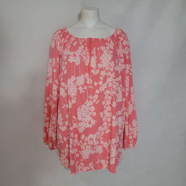 chemisier fleur femme forte couleur corail avec manches longues bouffante et col rond coupe ample