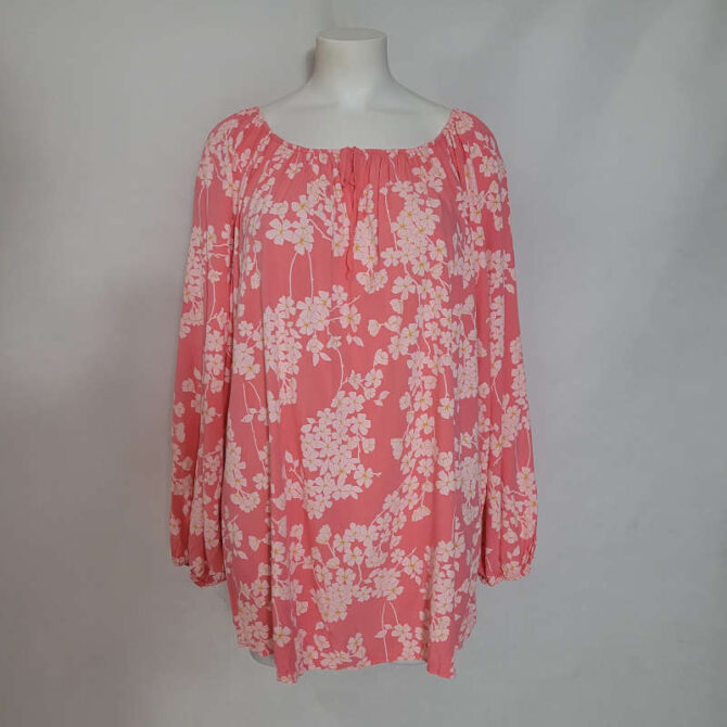 chemisier fleur femme forte couleur corail avec manches longues bouffante et col rond coupe ample
