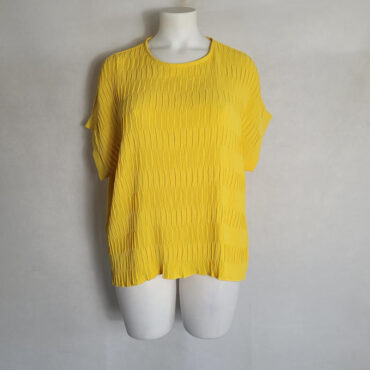 haut jaune moutarde femme grande taille avec col rond tissu fluide et manches courtes chauve souris