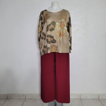 look avec pantalon large​ palazzo plissée rouge grande taille