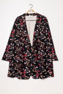 Veste Fleurie New Look Printemps/automne – Noire Avec Roses Claires, Taille 8, Occasion