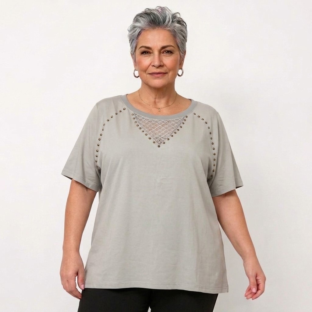 tunique paillette grande taillePorté par une femme de 60 ans et plus