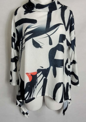 Pull large col roulé tendance femme ronde