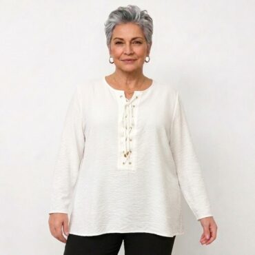 Femme 50 + portant tunique femme blanc