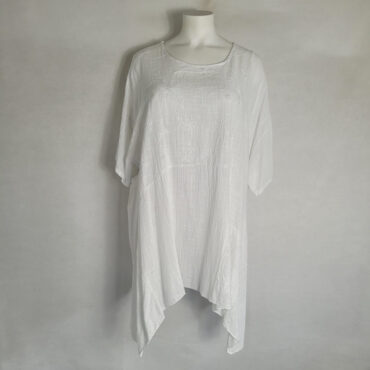 tunique femme ample en coton blanc avec manches courtes et coupe évasée asymetrique