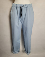 Pantalon jeans moderne bleu clair femme ronde