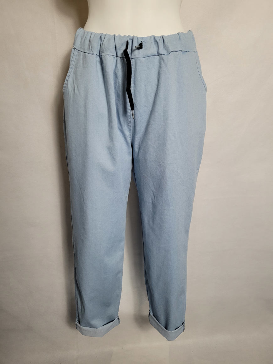 Pantalon jeans moderne bleu clair femme ronde3