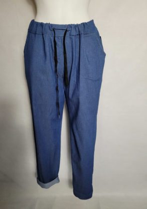 Pantalon jeans moderne bleu femme ronde