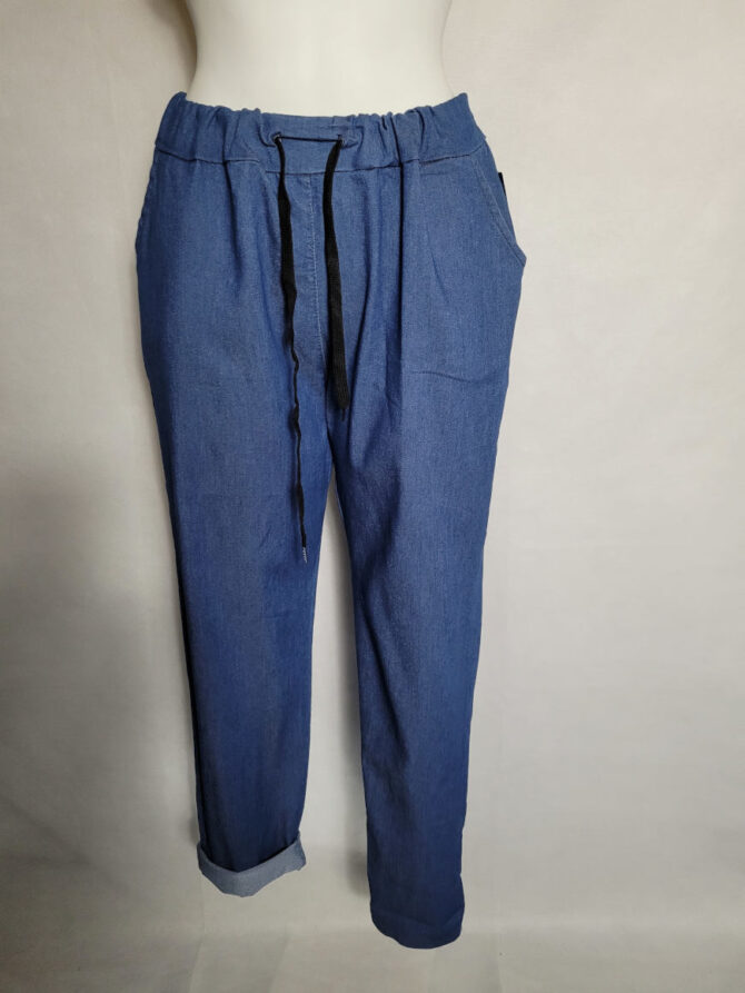 Pantalon jeans moderne bleu femme ronde