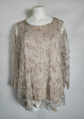 Tunique oversize dentelle beige femme ronde