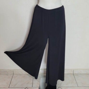 Jupe culotte pantalon noire femme ronde