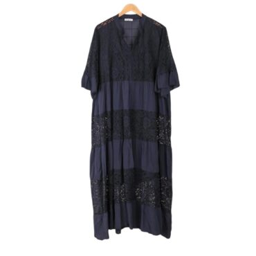 robe de soirée noir longue dentelle pour femme ronde, avec des manches courtes et un décolleté en V parfaite pour vos occasions. | robes femmes rondes​