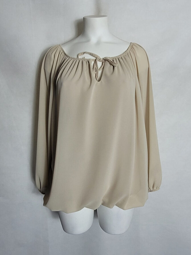 Tuniques grandes tailles chic. Blouse chic beige femme ronde manches longues