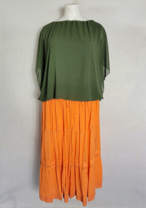 le look jupe longue grande taille et haut kaki