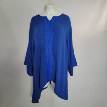 chemisier bleu roi femme forte avec broderie et manches courtes