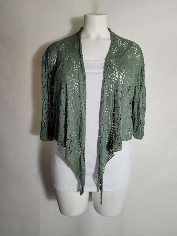 Gilet maille ajourée femme Veste bolero femme en couleur kaki, avec une coupe asymétrique qui peut se nouer ou non, idéale pour l'été et adaptée à toutes les occasions