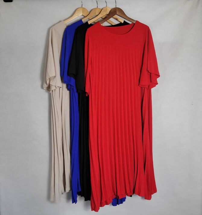 robe a plis femme forte disponible en rouge bleu noir et beige