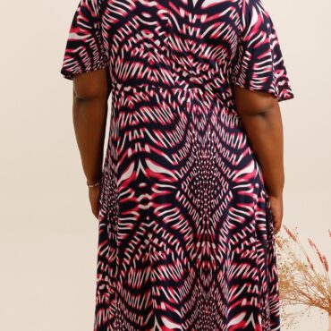 femme ronde robe grande taille chic pour mariage rouge et manches courtes 44 à 60