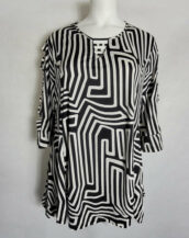 Tunique fluide graphique noir blanc femme ronde