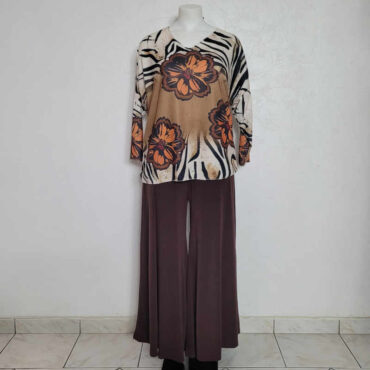look pantalon palazzo fluide​ et pull originale a motif