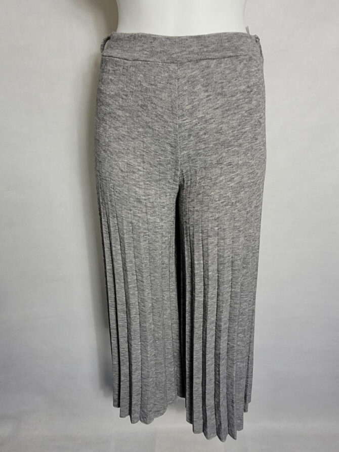Pantalon chaud pour femme. pantalon jupe epais gris plissée femme