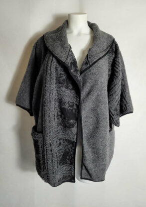 Cape laine originale gris femme élégante