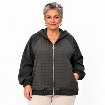 manteau femme fantaisie porté par femme senior