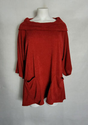 Pull capuche original rouge femme ronde