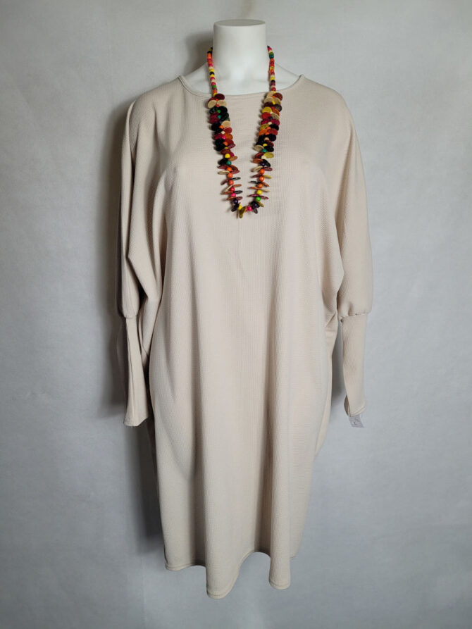 Robe nid d'abeille beige. – Image 4