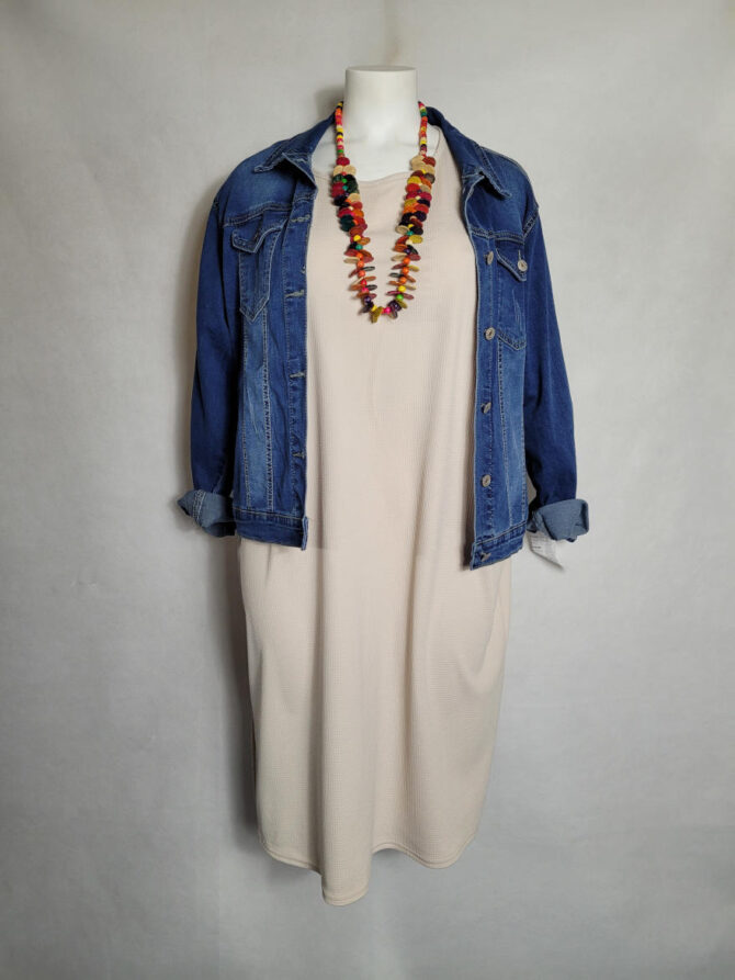 Robe confortable beige et veste jean Robes grandes tailles femme moderne