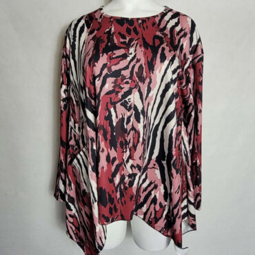 blouse femme manche longue Tunique asymetrique animal . Bien choisi, le léopard peut être plus polyvalent qu'on ne le pense. Il peut être porté de manière décontractée (avec un jean et des baskets) ou plus habillée (avec une petite robe noire et des talons). Tuniques grandes tailles